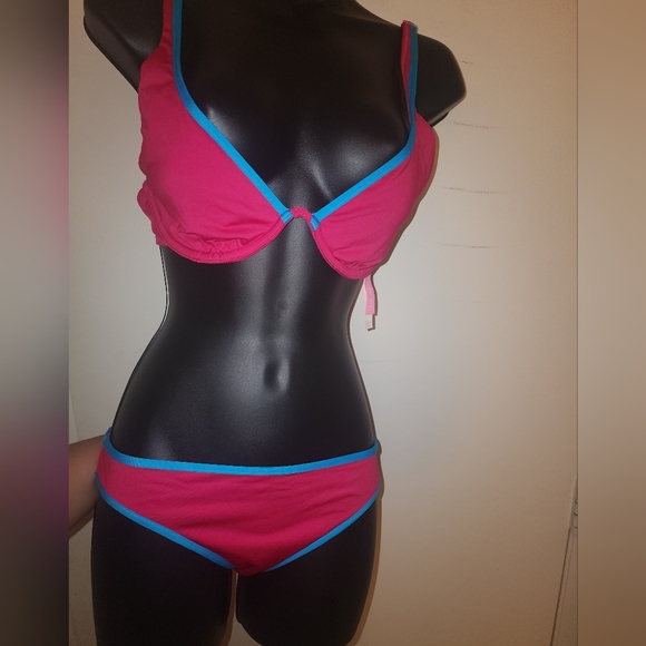 Two Pc Victoria secret hipster bikini - Picture 2 of 3